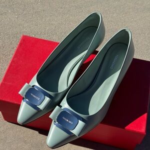 NIB FERRAGAMO Zelma 40MM bow Leather Pumps, mint green